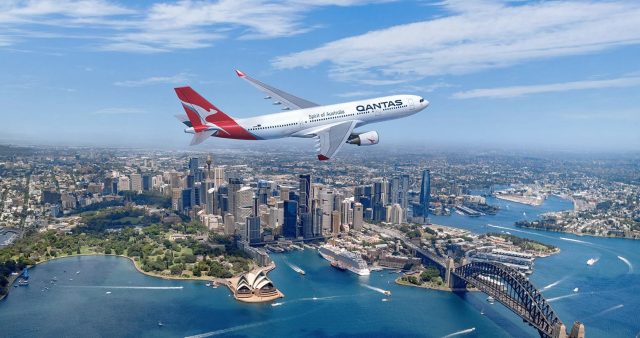 シドニーの街並みとカンタス航空機