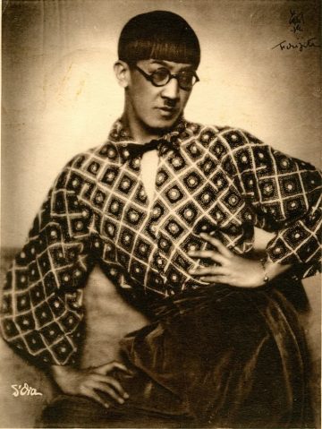 おかっぱ頭に丸眼鏡の藤田嗣治