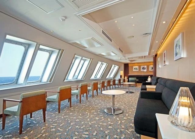 新日本海フェリー船内ラウンジ